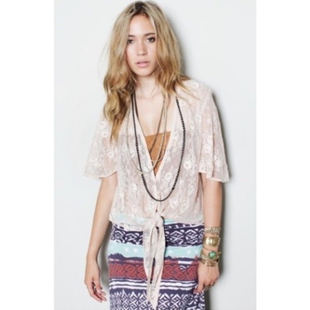 Blu Moon 'The Lace Top' Size 2 Tie Waist Blush V-Neck Layering Blouse